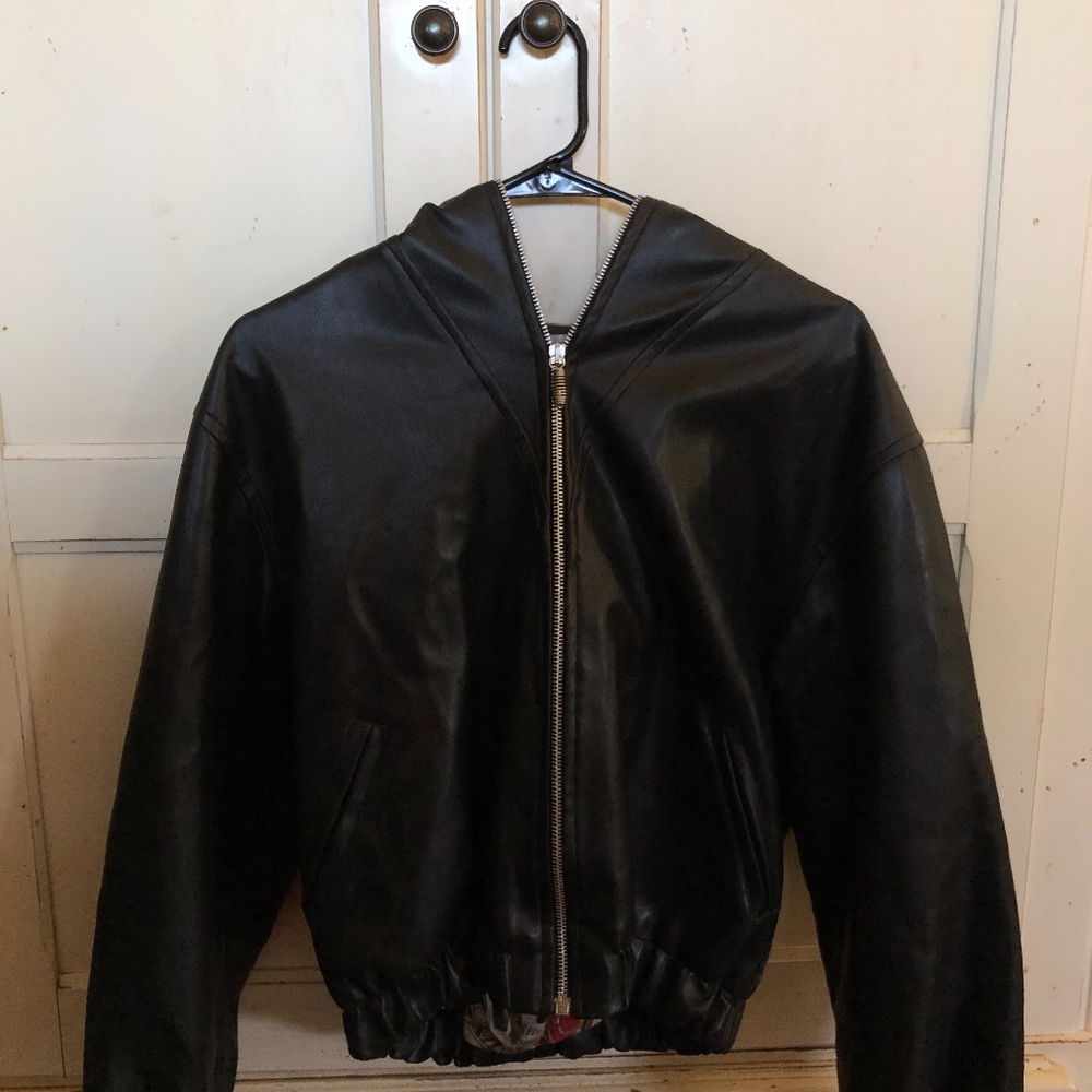 Vintage leather bomber w/ zipper detail